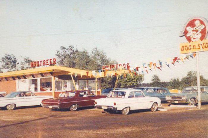 Dog n Suds (DogNSuds, Dog-N-Suds) - Old Post Card Of Montague Location